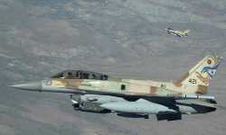 الطيران الإسرائيلي يستهدف مستودع أسلحة للنظام بريف حمص