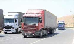 49 شاحنة محملة بمساعدات إنسانية أممية تدخل إدلب 